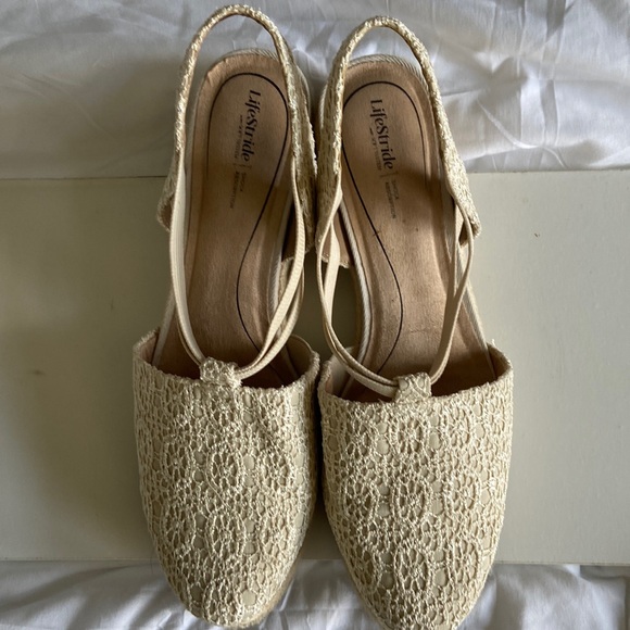 Life Stride Shoes - Life Stride Women’s Espadrilles Size 9.5 EUC Beige